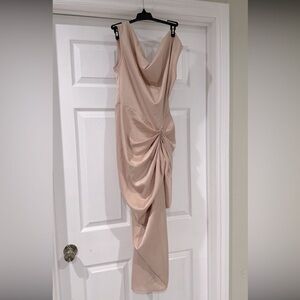 maxi dress with slit on side size M worn one time. super cute and elegant